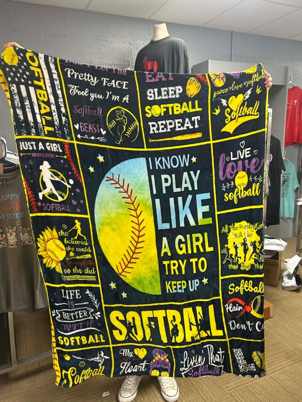 Throw Blanket  50“ x 60“ softball